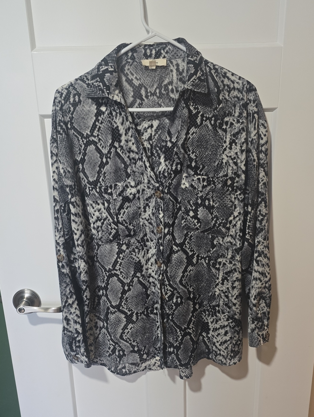 entro Black and White Snake-Print Button-Down Shirt